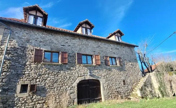 Maison de caractère de type 5 avec terrain et bois