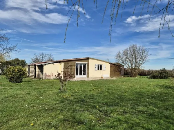 Maison de 64 m2 à rénover avec chalet de 18 m2 aménagé, gara