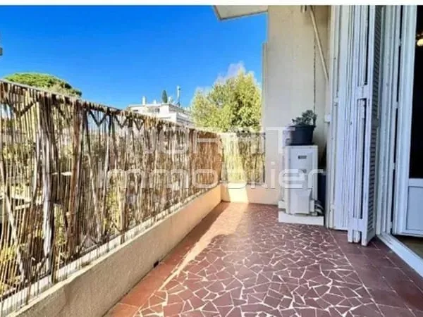 NICE/CIMIEZ : GRAND 3 PIECES - DERNIER ETAGE - TERRASSE - GARAGE