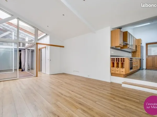 Loft 3 pièces 75 m²