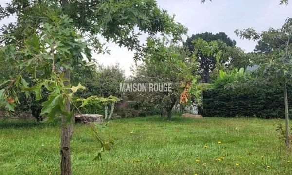 Terrain 696 m²