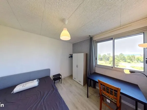 Chambre 6 pièces 83 m²
