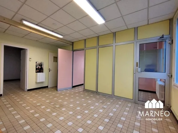 Local professionnel 3 pièces 74 m²