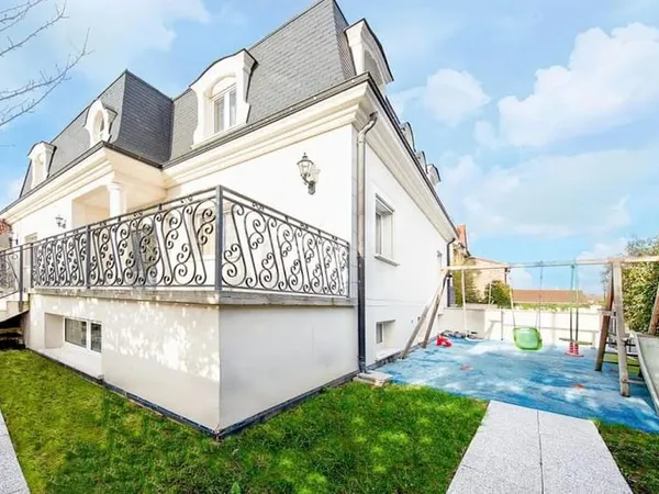 Maison 7 pièces 350 m²