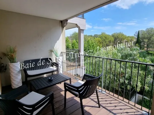 Dans la plus récente résidence de St Tropez, très luxueux appart