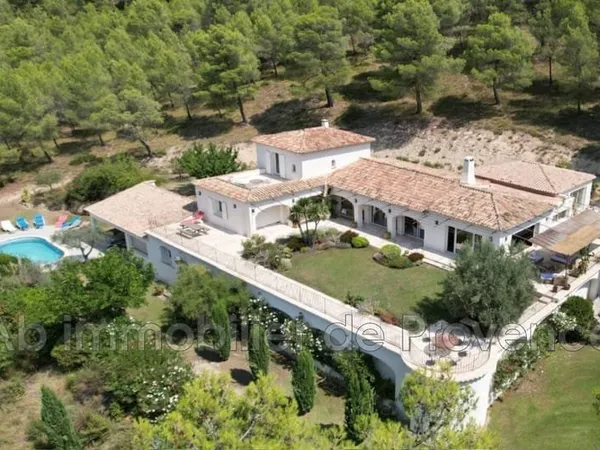 Maison 472 m²