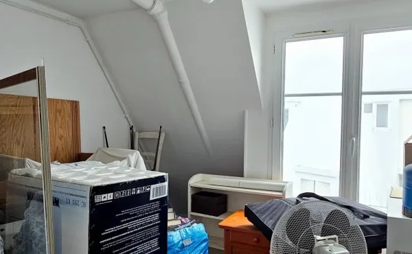 Chambre de bonne lumineuse