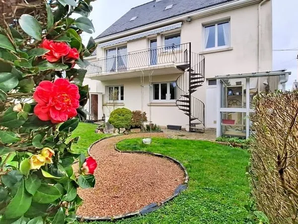 Maison familiale Orvault proche Petit Chantilly beaux volumes belle exposiiton