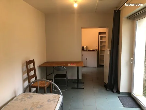 Studio/F1 calme au rez-de-chaussée avec jardin