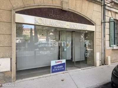 Local commercial 93 m²