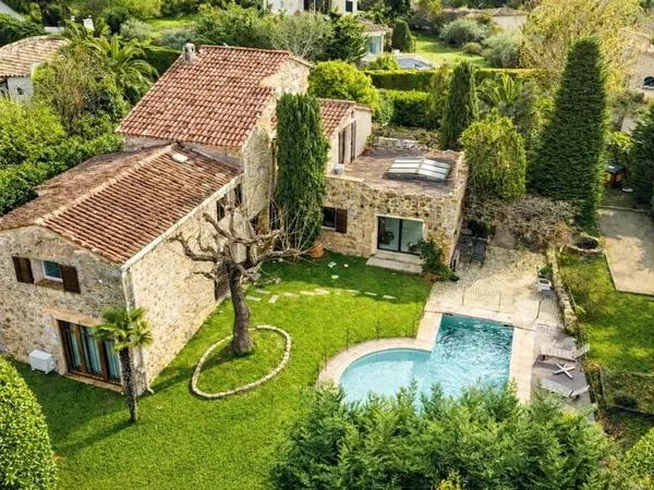 Villa 230 m² sur terrain arboré de 1 500 m² - Proche Golf de la Grande Bastide