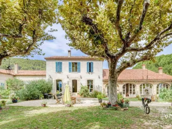 Maison 8 pièces 345 m²