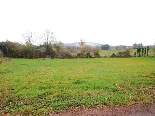 Terrain constructible 853 m²