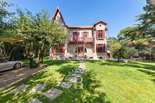 Villa 7 pièces 180 m²
