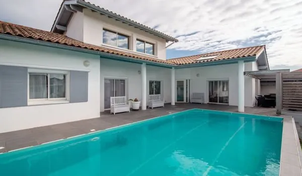 Maison 10 pièces 230 m²