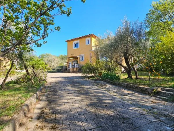 En EXCLUSIVITE sur GONFARON - Maison provençale de 152m² sur pl