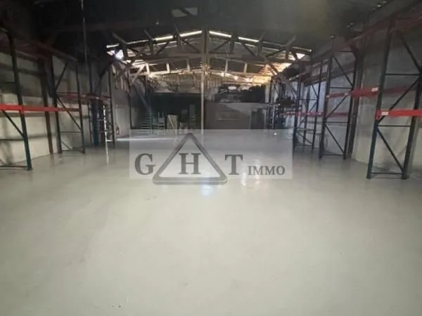 Local industriel 1 170 m²