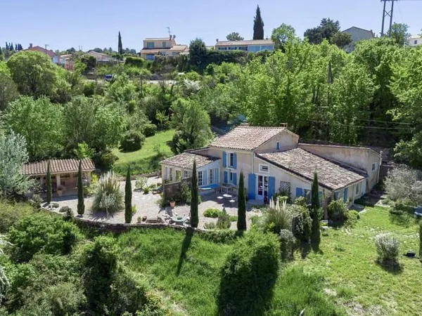 Maison ancienne rénovée avec vue à Apt