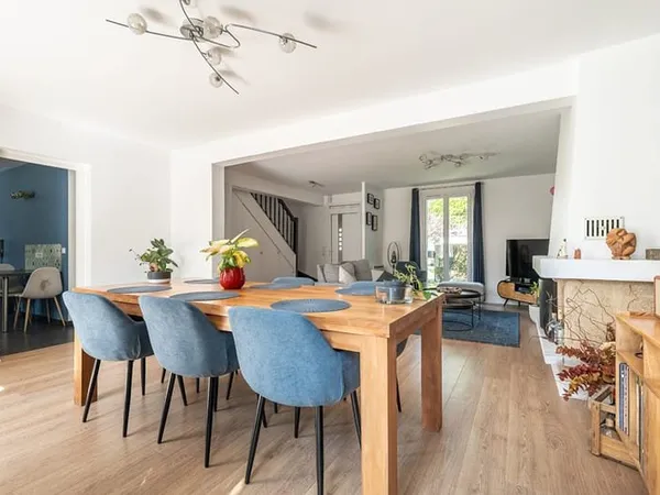 Maison - Chennevieres Sur Marne -10 pièces 212 m2