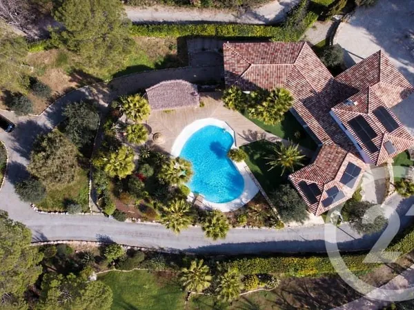 Maison 7 pièces 300 m²