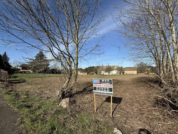 Terrain constructible 910 m²