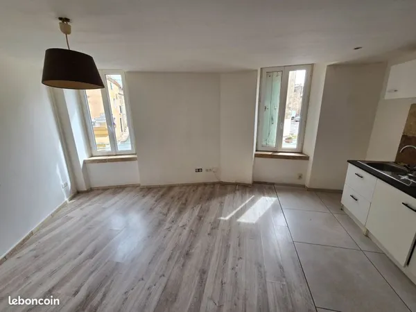 A LOUER APPARTEMENT T2 58 m² R+1