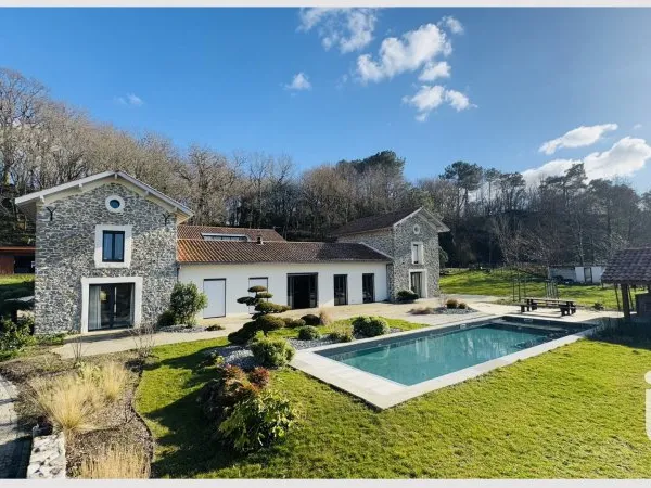 Maison 7 pièces 370 m²