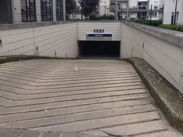 Parking 12 m²