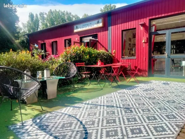 Ancienne auberge ferme pédagogique, sur un terrain arboré de 8400 m²