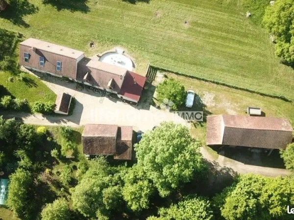 Maison 7 pièces 240 m²