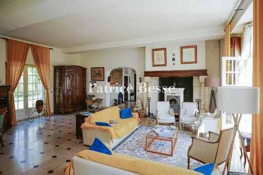 Maison 10 pièces 475 m²