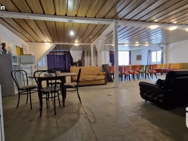 Maison 9 pièces 280 m²