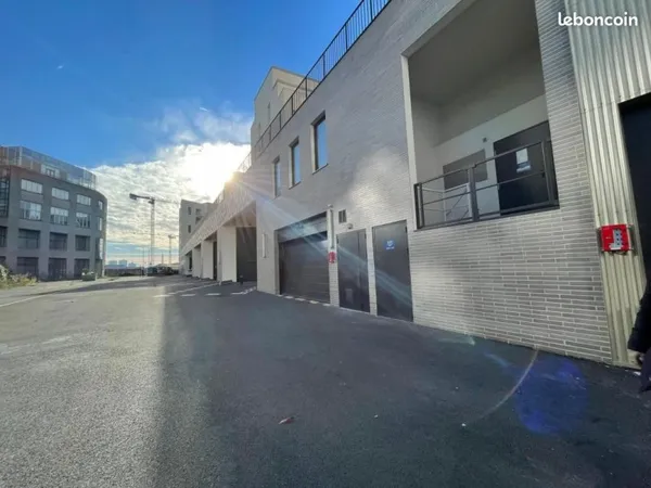 Local industriel 6 528 m²