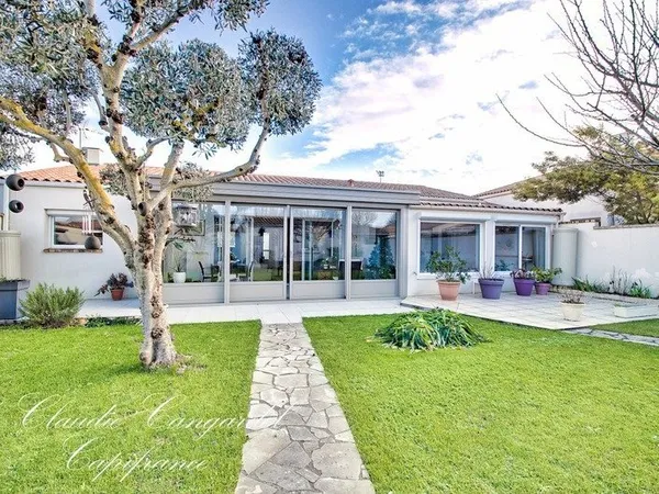 Maison à vendre de PLAIN PIED, 153m² habitable, 6 pièces, proche commerces à NIEUL SUR MER (17)