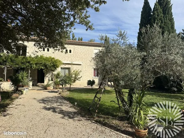 Villa 7 pièces 228 m²