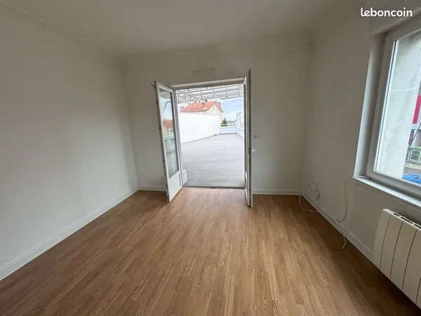 Ensemble T3 + terrasse de 150m2