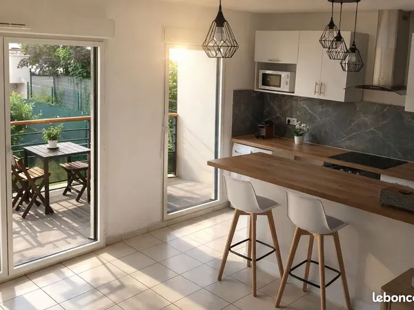 Appartement lumineux 3 pièces 59m2 MOULIN GALANT proche RER + balcon + parking