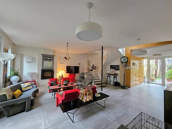 Maison 8 pièces 201 m²