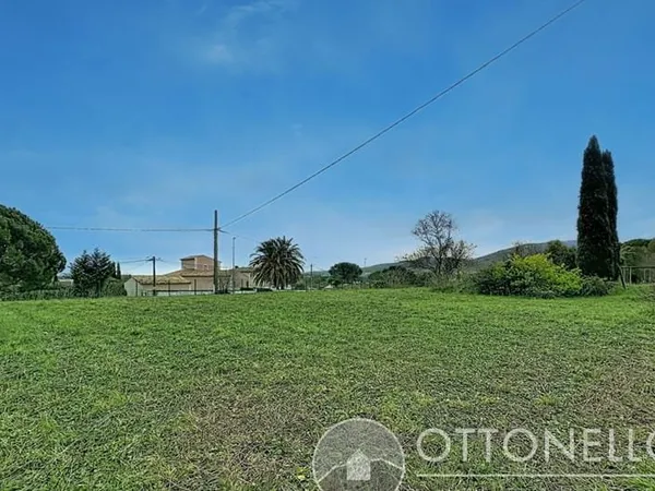 Terrain constructible viabilisé Roquebrune-Sur-Argens 615 m2