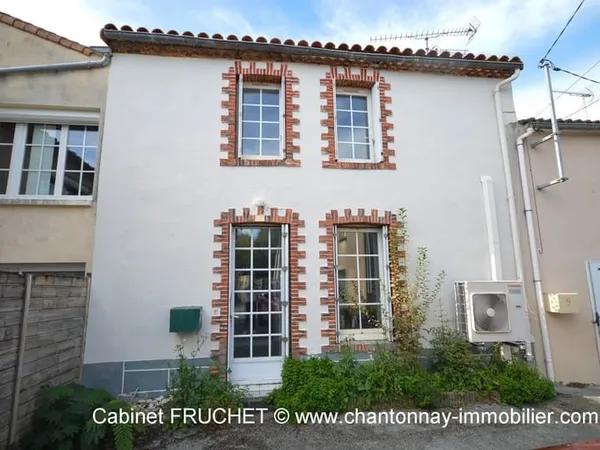 CHANTONNAY - En centre ville - Maison 2 chambres + bureau