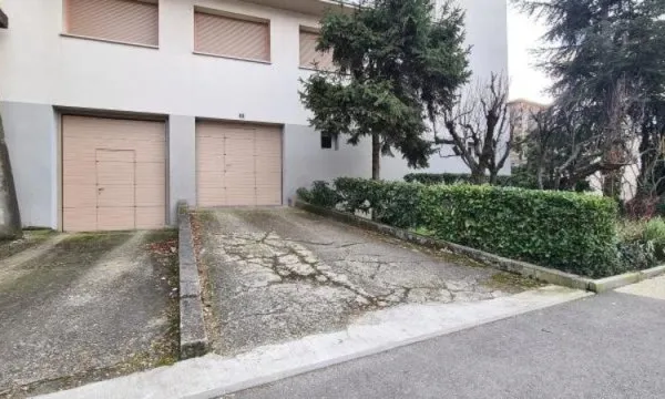 Stationnement Location Saint-Chamond   22€