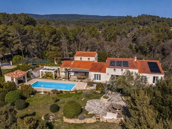 EXCLUSIVTE FLAYOSC PROPRIETE 286M2 SUR TERRAIN 9000M2