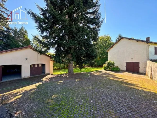 Maison de plain-pied 8 pièces 270 m²