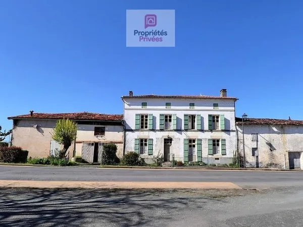 Grande maison de bourg de 193 m2 - 1 logement indépendant - nombreuses et grandes dépendances