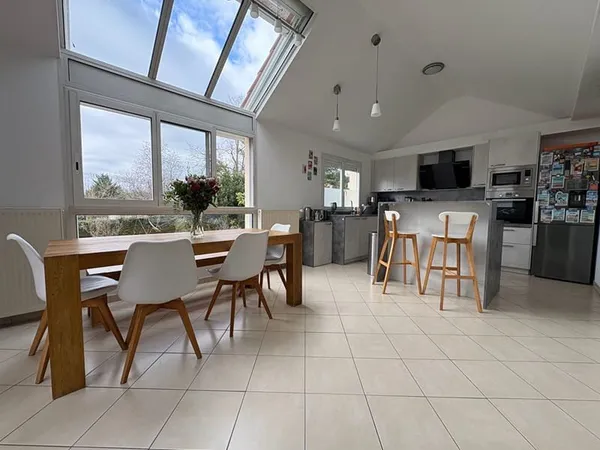 Maison familiale avec terrasse exposée sud-ouest à Verrières-le-Buisson, DPE D, Parfait état, 4 cham