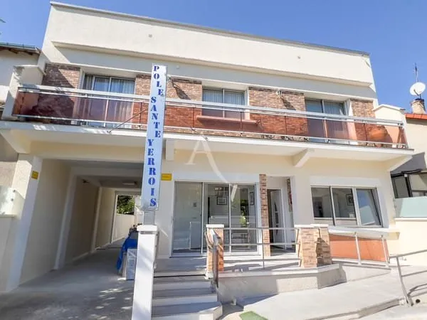 Local commercial 1 pièce 67 m²