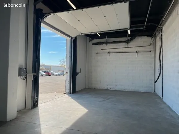 Entrepôt de 100m2 - A côté de la Gare TGV Valence
