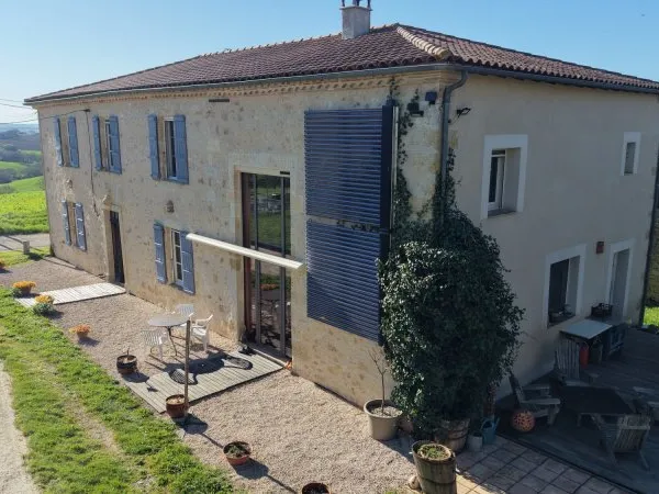 Découvrez une maison d'exception où le charme de l'ancien renc
