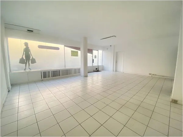 LOCAL COMMERCIAL