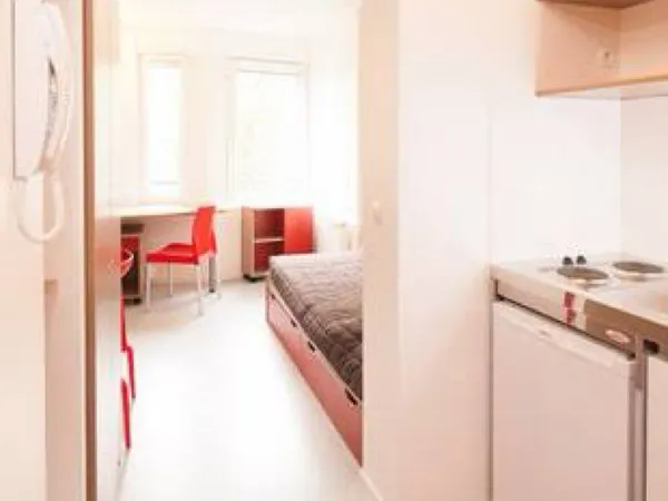 Studio meuble disponible immédiatement